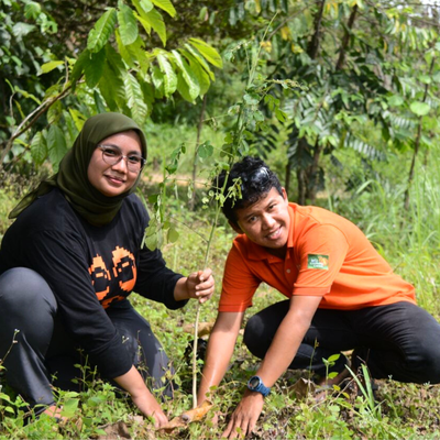 In Borneo, the 'Power of Mama' fight Indonesia's wildfires with